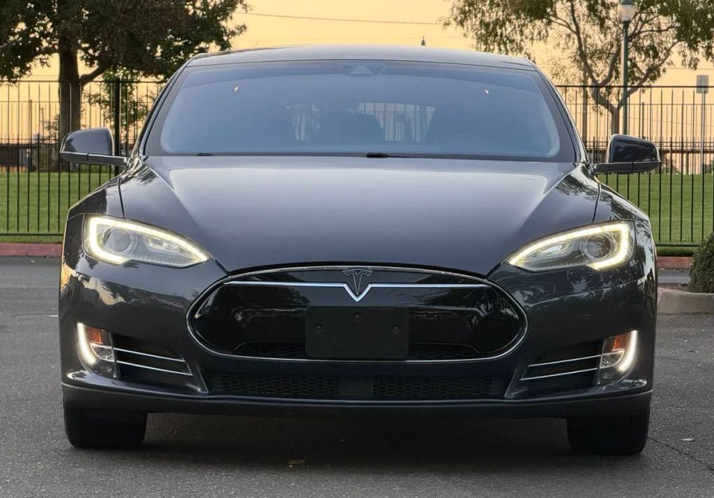 tesla model s 2015 5YJSA1H14FFP77218 image tesla model s 2015 5YJSA1H14FFP77218 image